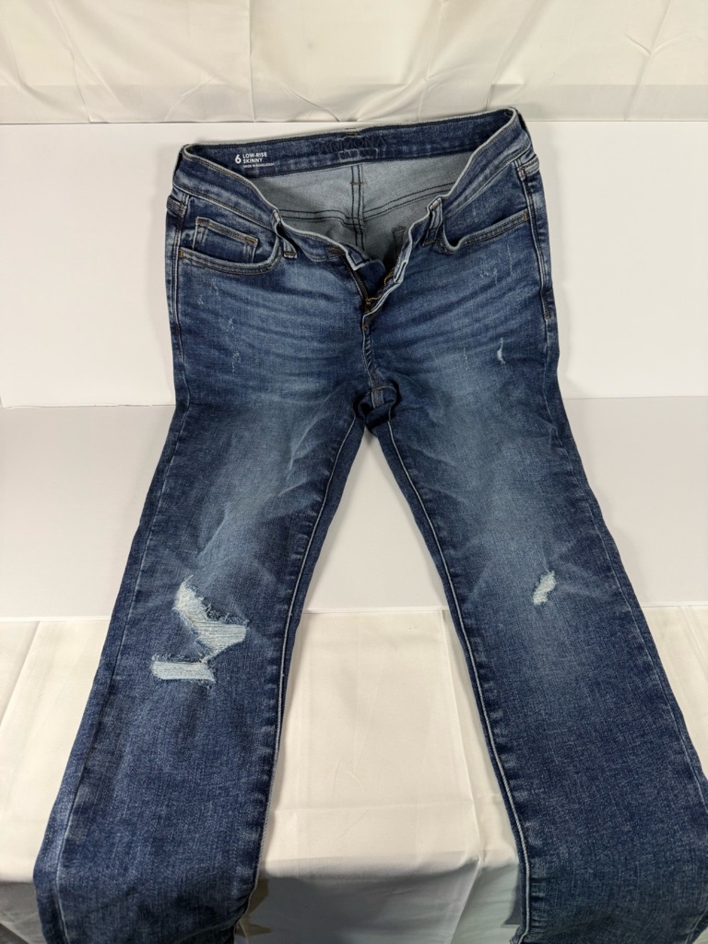 Arizona Jean Co Women’s Distressed Blue Skinny low rise Jeans